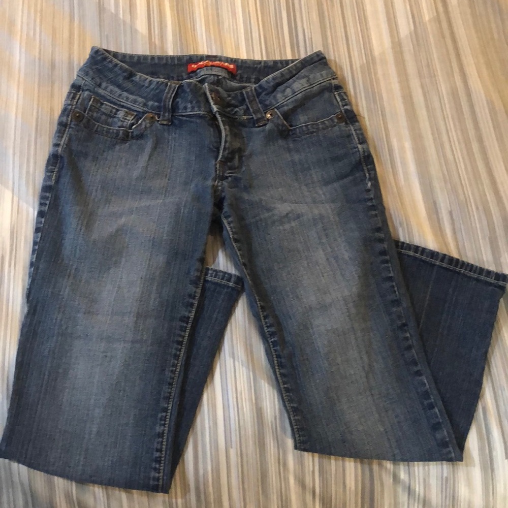 Guess Jeans Capris Medium Wash Size 24 (size 00)